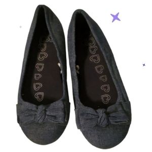 Childrens place 4 denim canvas shoes